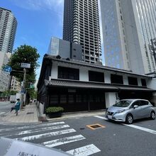 堺筋でひときわ存在感を放つ建物