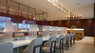 ファーストクラス搭乗時にや上級会員で利用