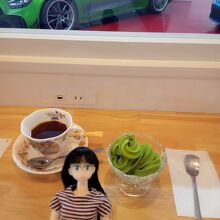 コーヒーとプレミアムアイス・抹茶