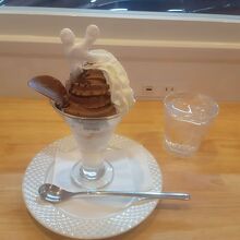 新メニュー・Kパフェ。こちらはチョコ味。