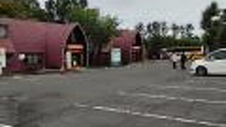 乳製品や蔵王フルーツの販売店がある。