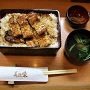 いつもはすっぽん鍋を注文していますが岡山旭川産天然鰻の鰻重もすっぽんに負けず劣らず美味しいお店です。