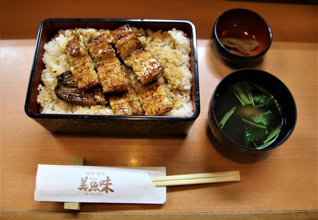 いつもはすっぽん鍋を注文していますが岡山旭川産天然鰻の鰻重もすっぽんに負けず劣らず美味しいお店です。