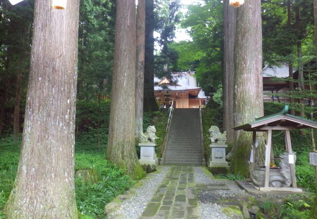 富士山の須山口登山道の起点となる古社