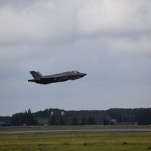 本邦初、三沢基地限定Ｆ－３５Ａのテイクオフ