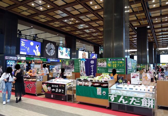 仙台駅のコンコースは物産展が楽しみ