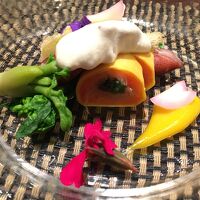 前菜、色とりどり。山葵ソースが美味。