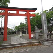 赤い鳥居です