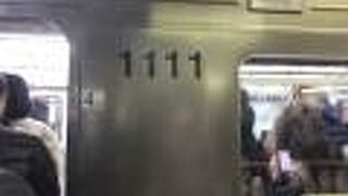 めでたい番号の車両があります。