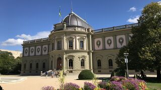 アリアナ美術館