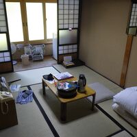 一番お安い部屋。隣の部屋のテレビの音がよく聞こえます。