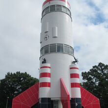 ロケット型展望台「コスモタワー」