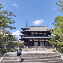 南大門から見る法隆寺