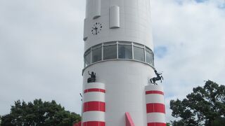 ロケット型展望台「コスモタワー」