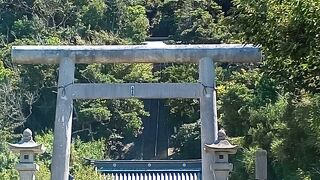 山の上の社殿まで