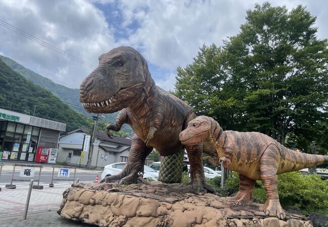 動く恐竜のいる道の駅