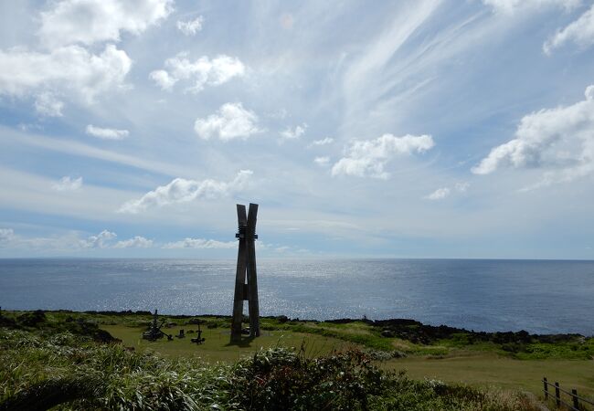 戦艦大和の艦橋と同じ高さの慰霊塔が悲しい