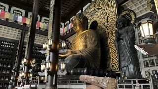 異世界に迷いこんだような雰囲気が感じられました