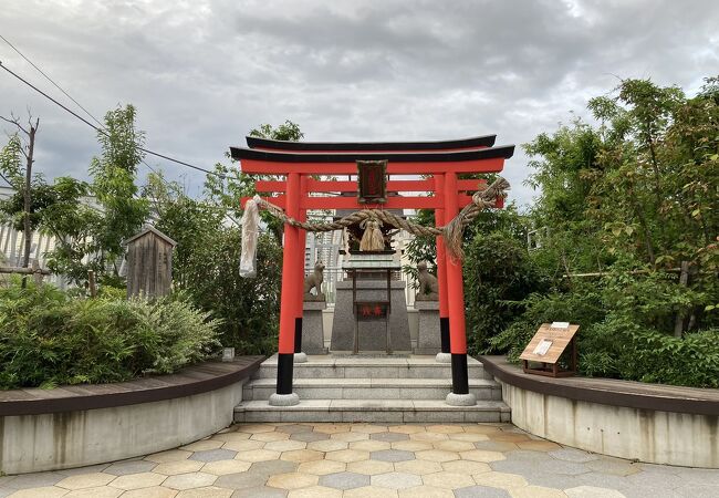 福屋稲荷神社あり。