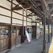 廃線となった鉄道の駅が、そのまま保存されている