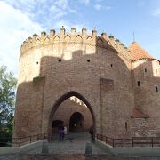 バルバカンは中世の要塞でした