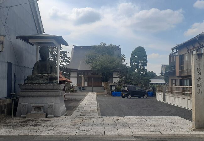 大仏様が目立ちます