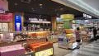 いろいろなスカイショップがある鹿児島空港。