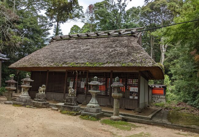 ひっそりとした小ぶりな神社