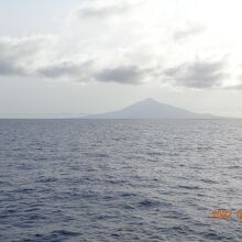 礼文島に向かう途中の利尻富士。