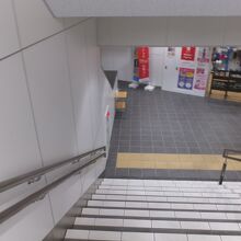 地下のダイソーへ