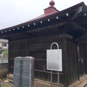 赤い屋根のお堂