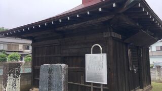 赤い屋根のお堂