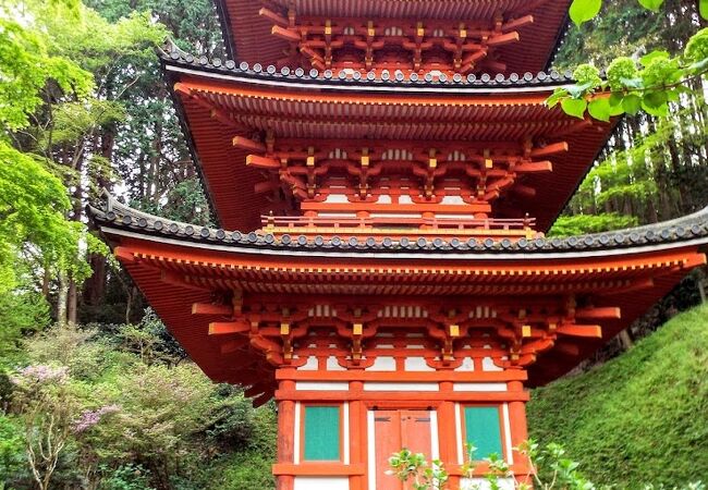 静かな山の中にひっそりと佇む「岩船寺」!!