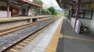 単線の牧歌的な電車