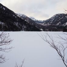 湯ノ湖の凍ってた場所