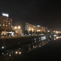 運河沿いにあるので、夜散策には便利でした