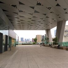 ダイヤゲート池袋の2F屋外