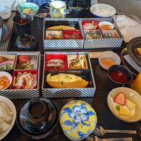 和ラウンジでの朝食