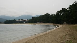 指月公園の側に