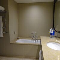 シンプルなバスルーム