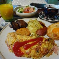 朝食、豪快なオムレツ