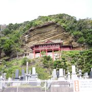 断崖絶壁に建てられた寺に絶句