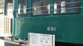 宮の坂駅すぐそば、玉川線の列車がレトロ感満点