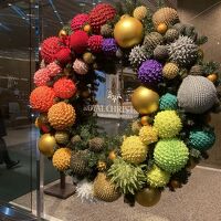 クリスマスの飾り付けがされた玄関