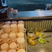 誰も来ないヌードルバー。一応ラーメンのメニュー表記あり。