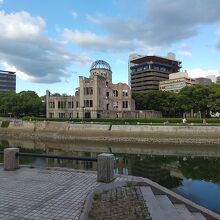 緩やかな川の流れ