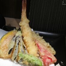 揚げたてで美味しかった野菜と海老天ぷら。