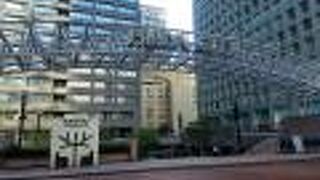 どこかのアリーナを思わせるような入口ですが