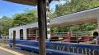 お座トロ展望列車