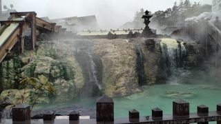 雨の三連休の草津温泉の湯畑